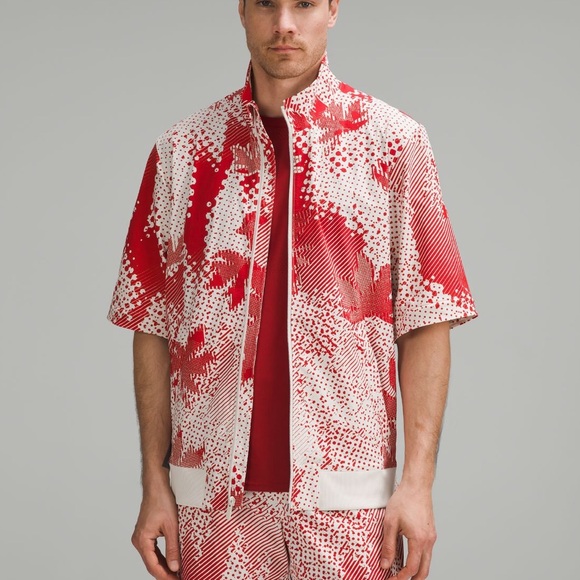 Lululemon Men’s Team Canada Convertible Jacket - Picture 7 of 7